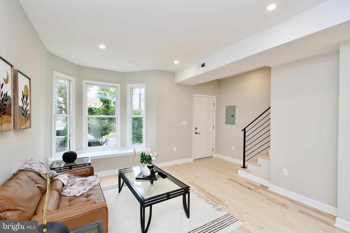 318 N PAYNE ST, ALEXANDRIA, Virginia 22314, 2 Bedrooms Bedrooms, ,2 BathroomsBathrooms,Residential,For sale,318 N PAYNE ST,VAAX2047916 MLS # VAAX2047916