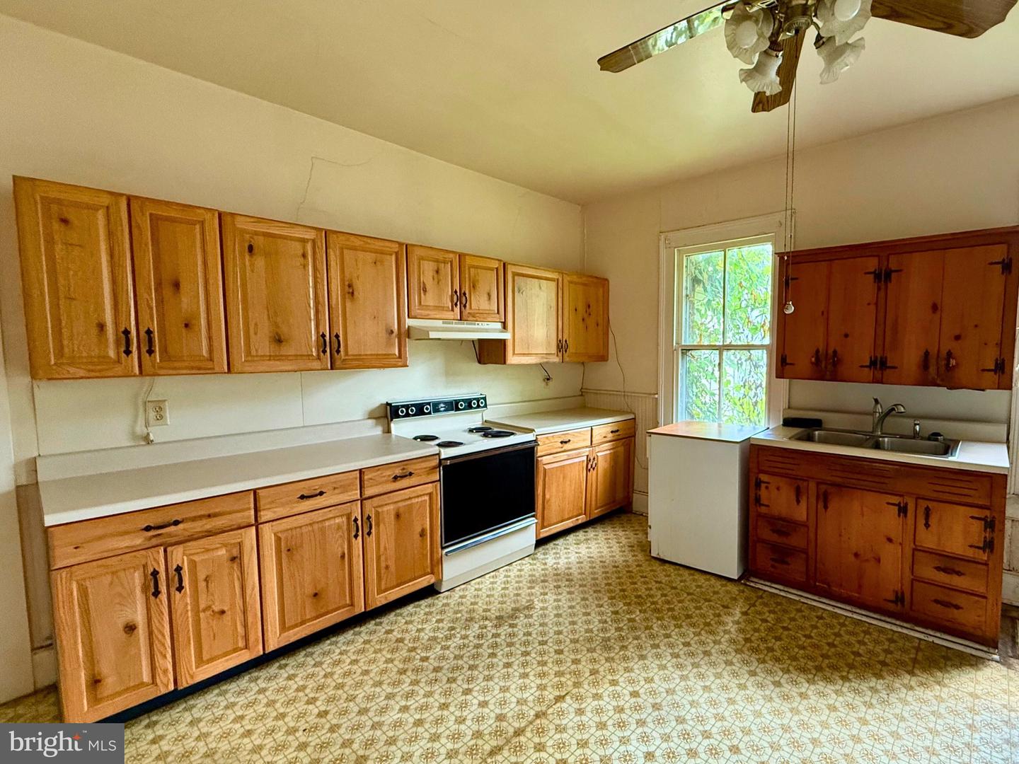 8916 COURTHOUSE RD, SPOTSYLVANIA, Virginia 22553, 7 Bedrooms Bedrooms, ,3 BathroomsBathrooms,Residential,For sale,8916 COURTHOUSE RD,VASP2035020 MLS # VASP2035020