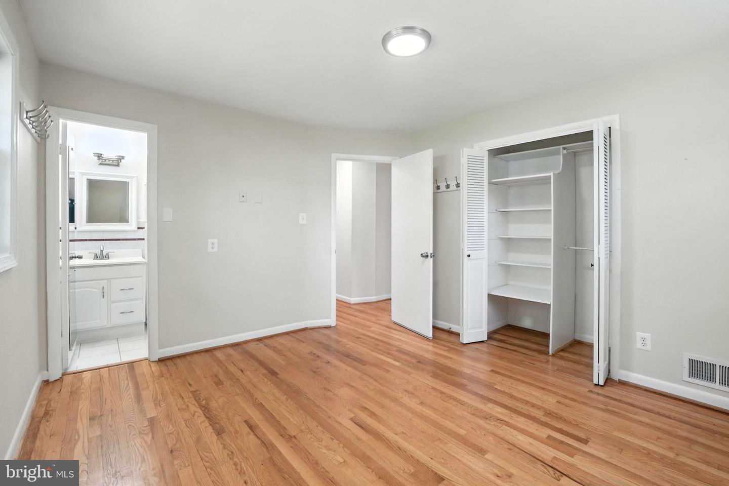 5206 EASTON DR, SPRINGFIELD, Virginia 22151, 5 Bedrooms Bedrooms, ,3 BathroomsBathrooms,Residential,For sale,5206 EASTON DR,VAFX2259944 MLS # VAFX2259944