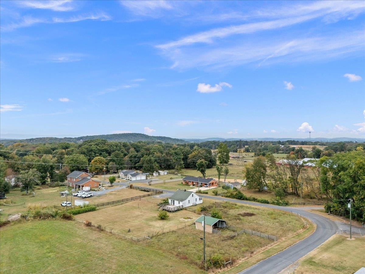 225 STULL RUN LN, GROTTOES, Virginia 24441, 2 Bedrooms Bedrooms, ,1 BathroomBathrooms,Residential,225 STULL RUN LN,669174 MLS # 669174