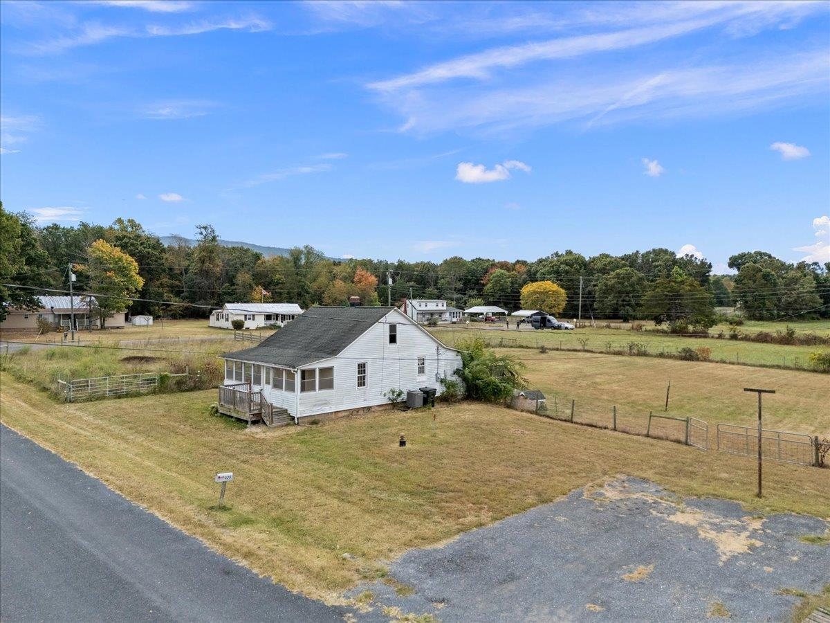 225 STULL RUN LN, GROTTOES, Virginia 24441, 2 Bedrooms Bedrooms, ,1 BathroomBathrooms,Residential,225 STULL RUN LN,669174 MLS # 669174