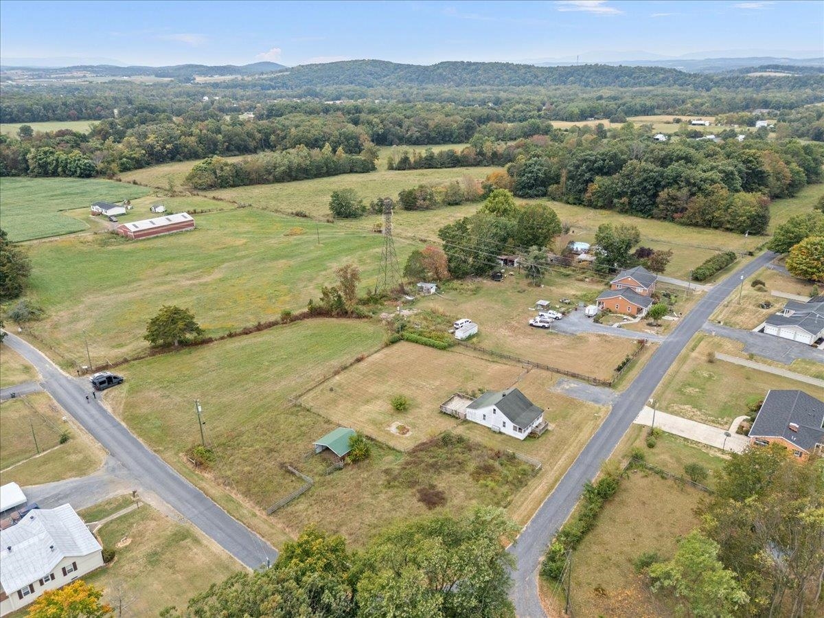 225 STULL RUN LN, GROTTOES, Virginia 24441, 2 Bedrooms Bedrooms, ,1 BathroomBathrooms,Residential,225 STULL RUN LN,669174 MLS # 669174