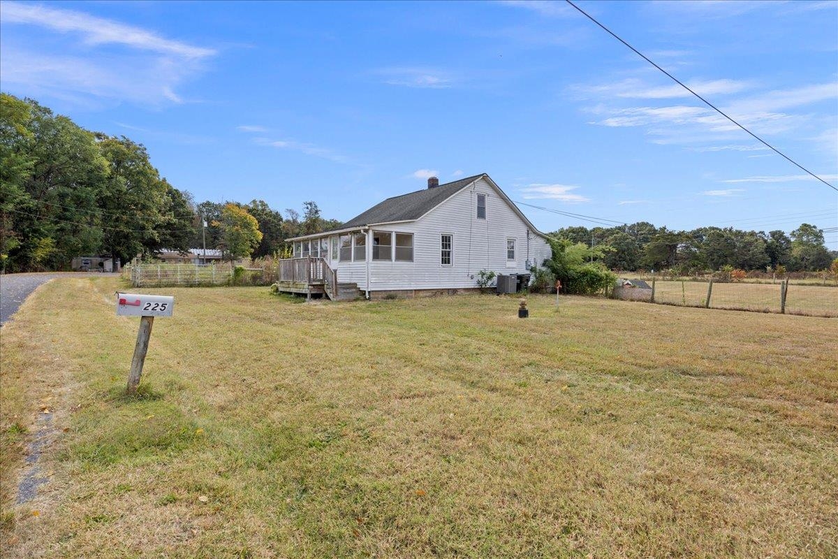 225 STULL RUN LN, GROTTOES, Virginia 24441, 2 Bedrooms Bedrooms, ,1 BathroomBathrooms,Residential,225 STULL RUN LN,669174 MLS # 669174
