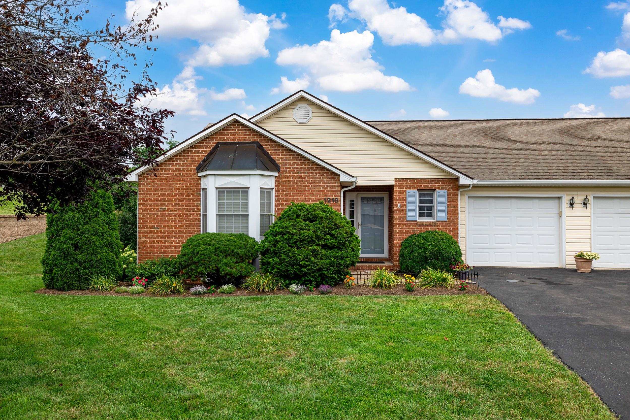 1218 POPLAR CIR, HARRISONBURG, Virginia 22802, 4 Bedrooms Bedrooms, ,3 BathroomsBathrooms,Residential,1218 POPLAR CIR,669661 MLS # 669661