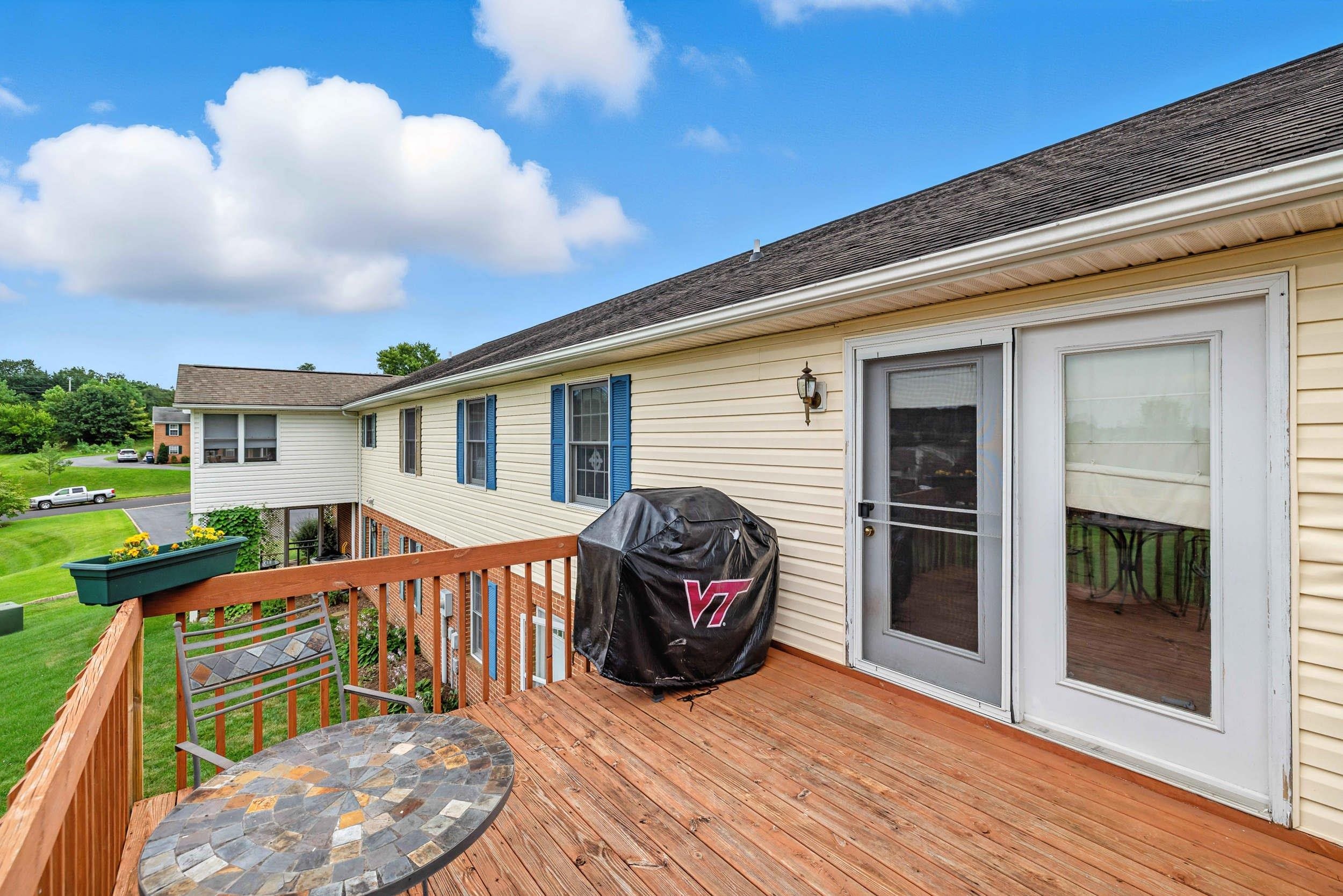 1218 POPLAR CIR, HARRISONBURG, Virginia 22802, 4 Bedrooms Bedrooms, ,3 BathroomsBathrooms,Residential,1218 POPLAR CIR,669661 MLS # 669661