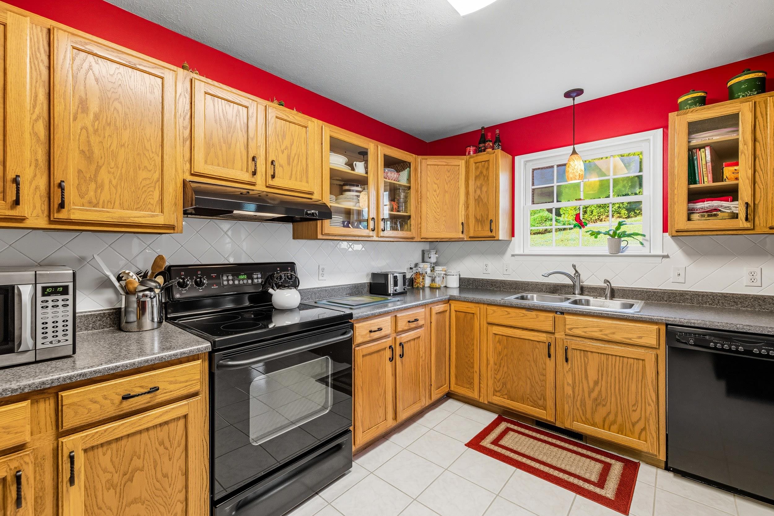 1218 POPLAR CIR, HARRISONBURG, Virginia 22802, 4 Bedrooms Bedrooms, ,3 BathroomsBathrooms,Residential,1218 POPLAR CIR,669661 MLS # 669661