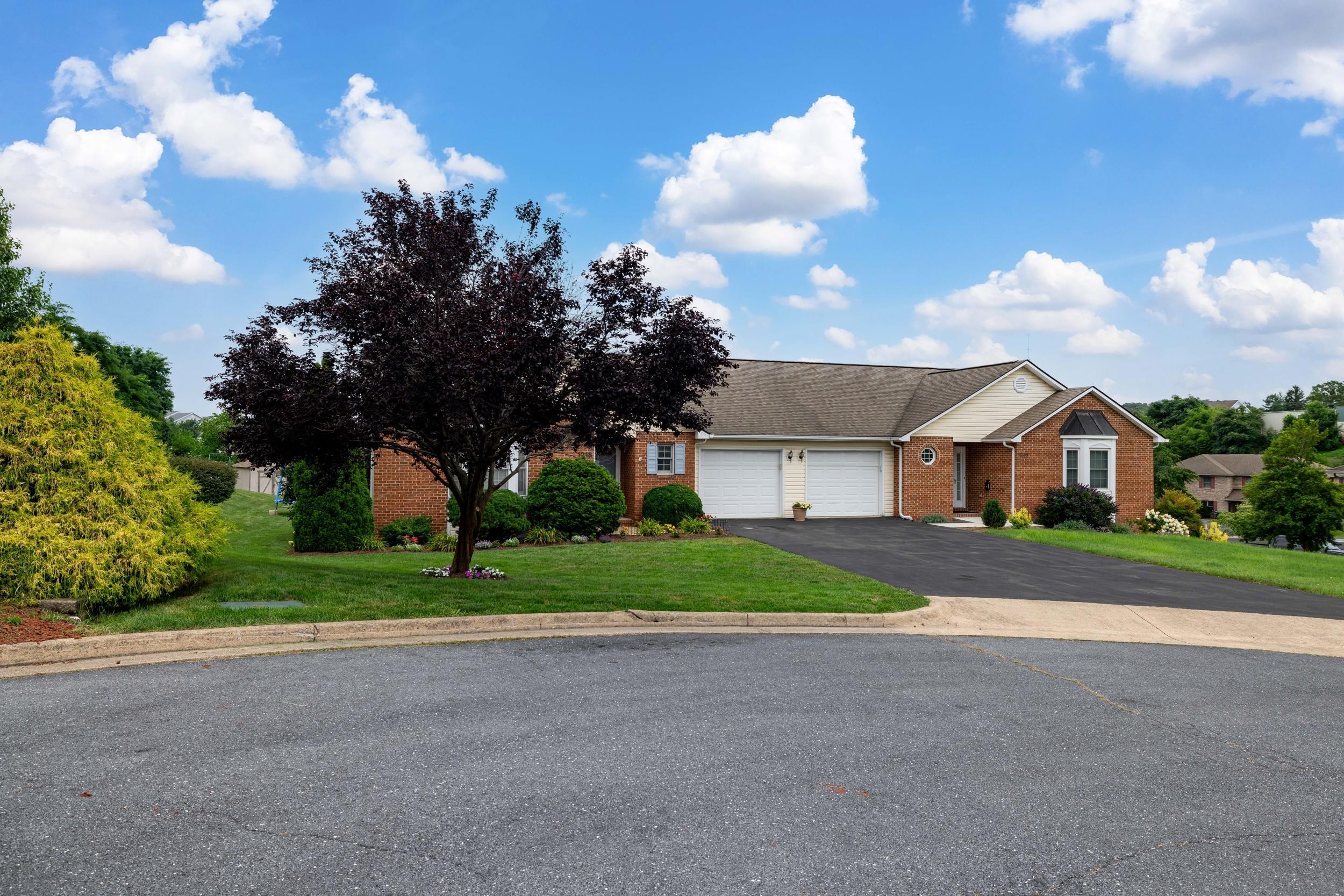 1218 POPLAR CIR, HARRISONBURG, Virginia 22802, 4 Bedrooms Bedrooms, ,3 BathroomsBathrooms,Residential,1218 POPLAR CIR,669661 MLS # 669661