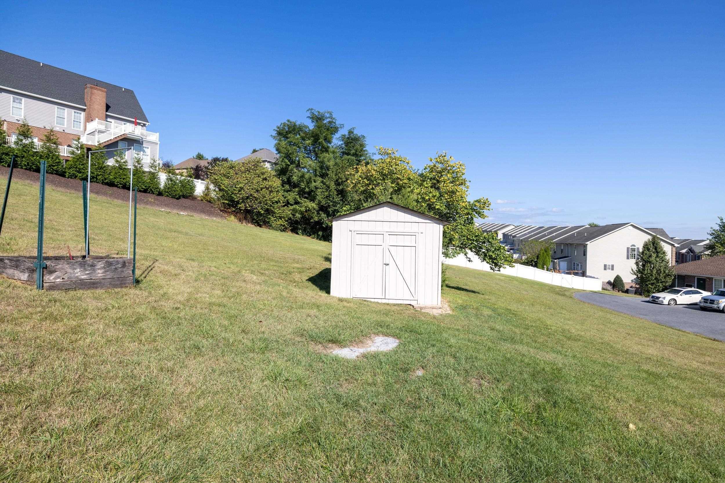 1218 POPLAR CIR, HARRISONBURG, Virginia 22802, 4 Bedrooms Bedrooms, ,3 BathroomsBathrooms,Residential,1218 POPLAR CIR,669661 MLS # 669661