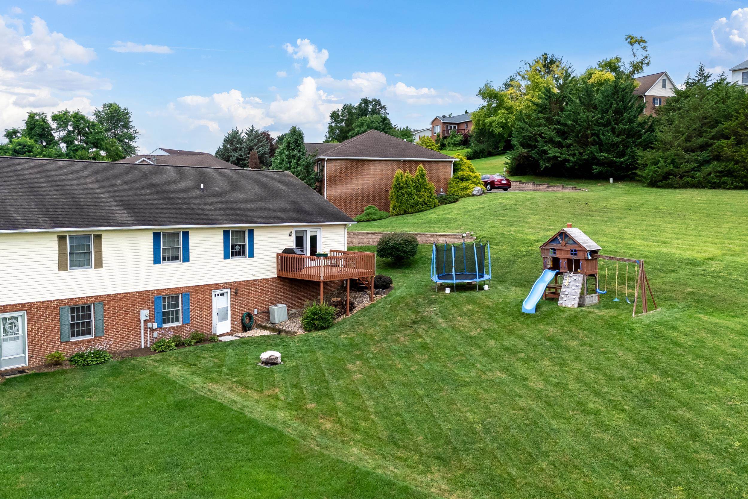 1218 POPLAR CIR, HARRISONBURG, Virginia 22802, 4 Bedrooms Bedrooms, ,3 BathroomsBathrooms,Residential,1218 POPLAR CIR,669661 MLS # 669661