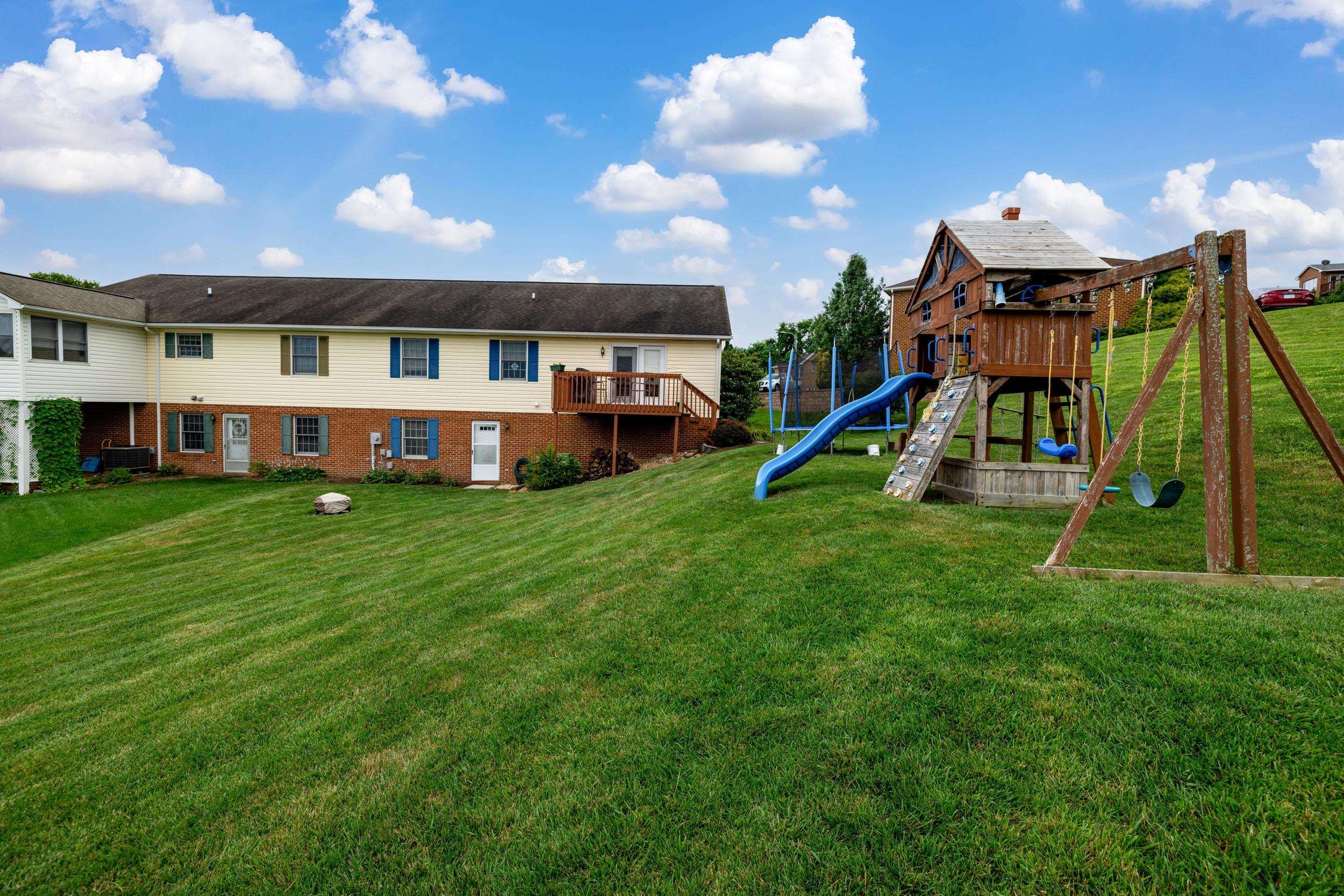 1218 POPLAR CIR, HARRISONBURG, Virginia 22802, 4 Bedrooms Bedrooms, ,3 BathroomsBathrooms,Residential,1218 POPLAR CIR,669661 MLS # 669661