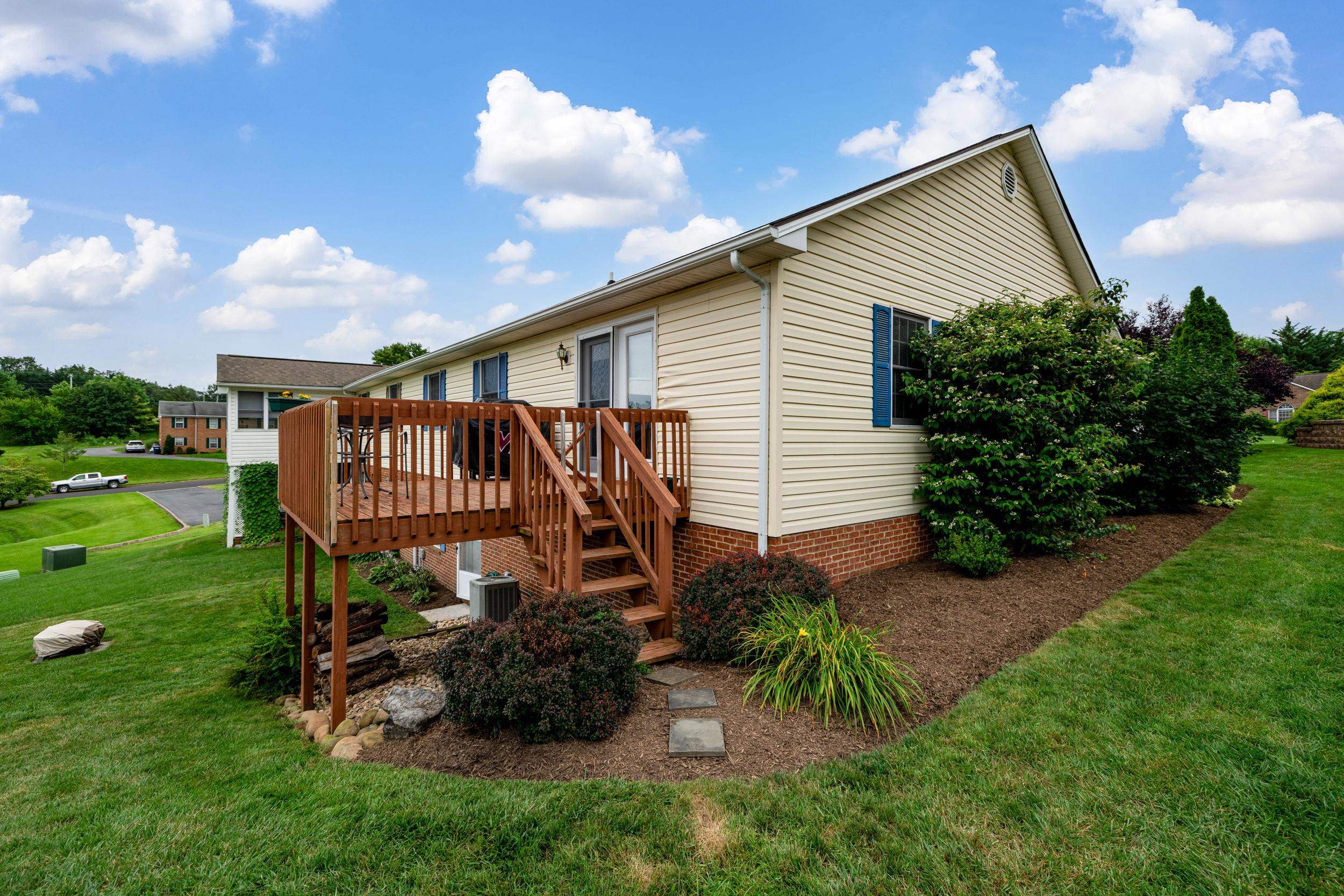 1218 POPLAR CIR, HARRISONBURG, Virginia 22802, 4 Bedrooms Bedrooms, ,3 BathroomsBathrooms,Residential,1218 POPLAR CIR,669661 MLS # 669661