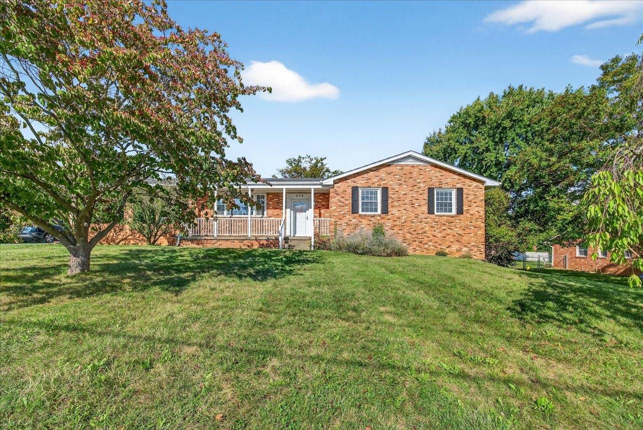 316 LEE DR, WAYNESBORO, Virginia 22980, 3 Bedrooms Bedrooms, ,3 BathroomsBathrooms,Residential,316 LEE DR,669663 MLS # 669663