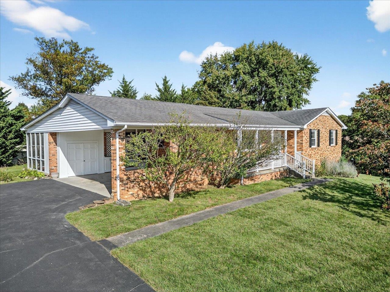316 LEE DR, WAYNESBORO, Virginia 22980, 3 Bedrooms Bedrooms, ,3 BathroomsBathrooms,Residential,316 LEE DR,669663 MLS # 669663