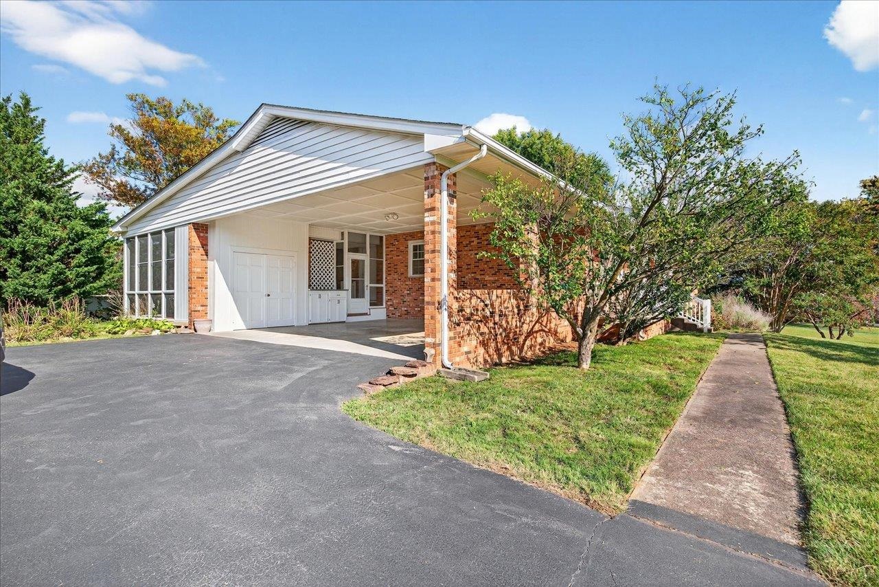 316 LEE DR, WAYNESBORO, Virginia 22980, 3 Bedrooms Bedrooms, ,3 BathroomsBathrooms,Residential,316 LEE DR,669663 MLS # 669663
