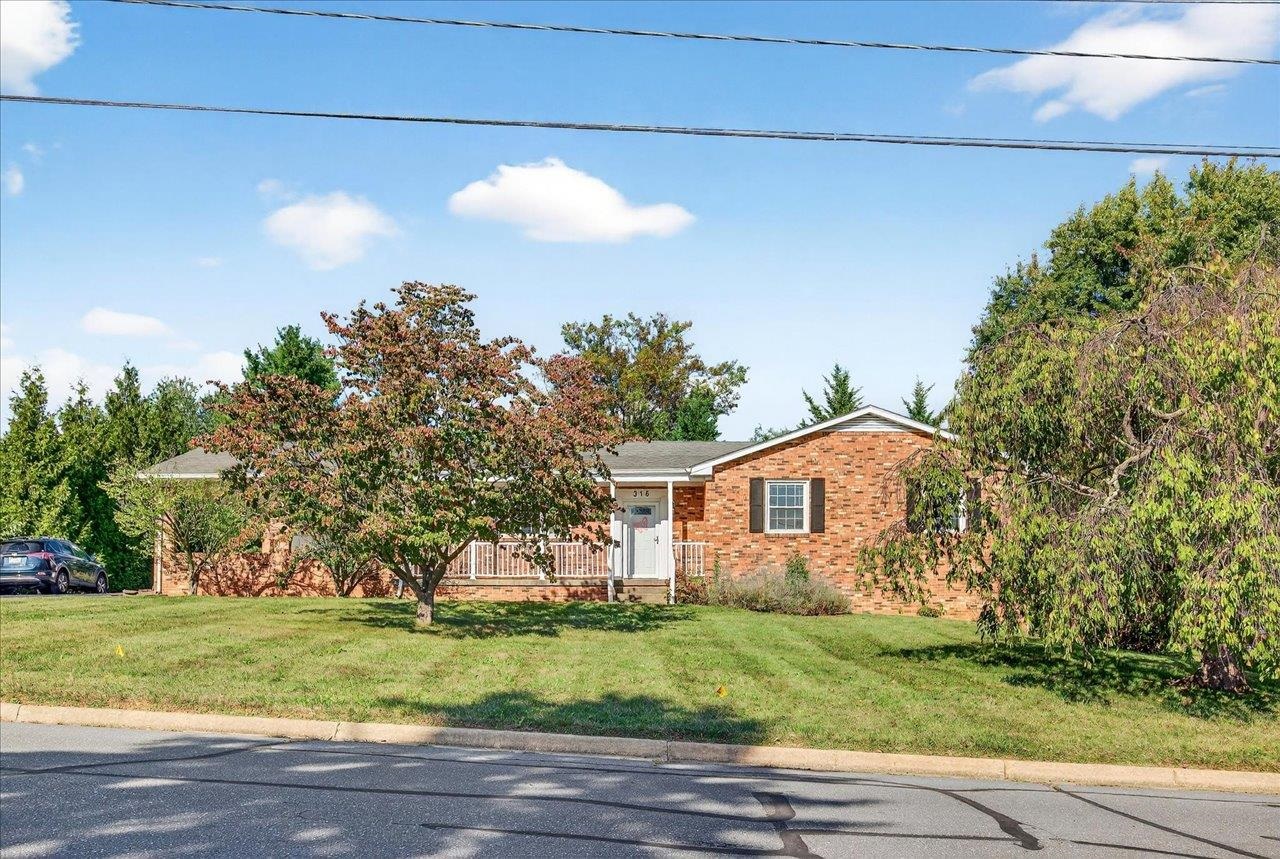 316 LEE DR, WAYNESBORO, Virginia 22980, 3 Bedrooms Bedrooms, ,3 BathroomsBathrooms,Residential,316 LEE DR,669663 MLS # 669663