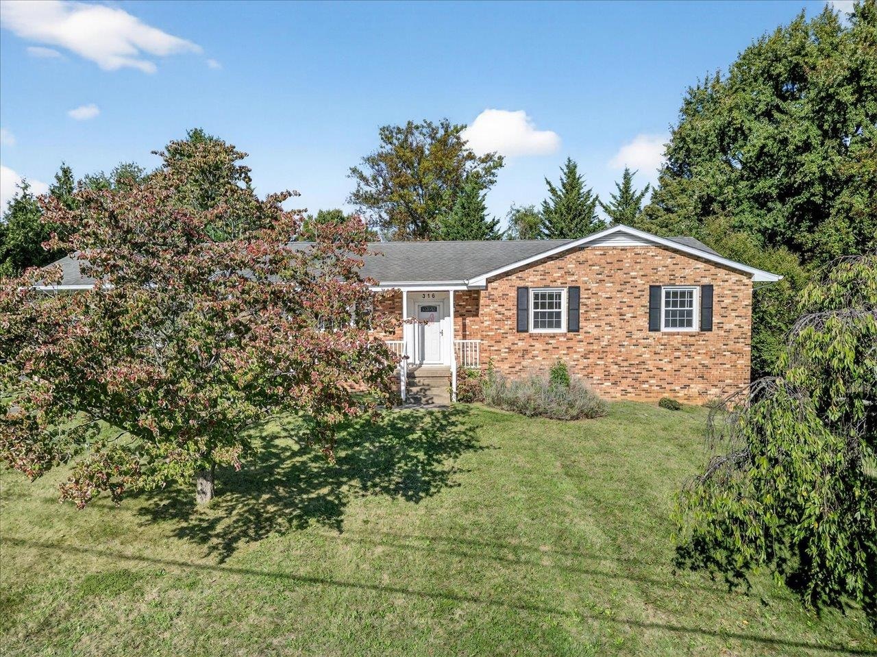 316 LEE DR, WAYNESBORO, Virginia 22980, 3 Bedrooms Bedrooms, ,3 BathroomsBathrooms,Residential,316 LEE DR,669663 MLS # 669663