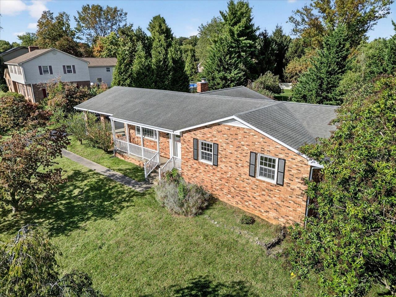 316 LEE DR, WAYNESBORO, Virginia 22980, 3 Bedrooms Bedrooms, ,3 BathroomsBathrooms,Residential,316 LEE DR,669663 MLS # 669663
