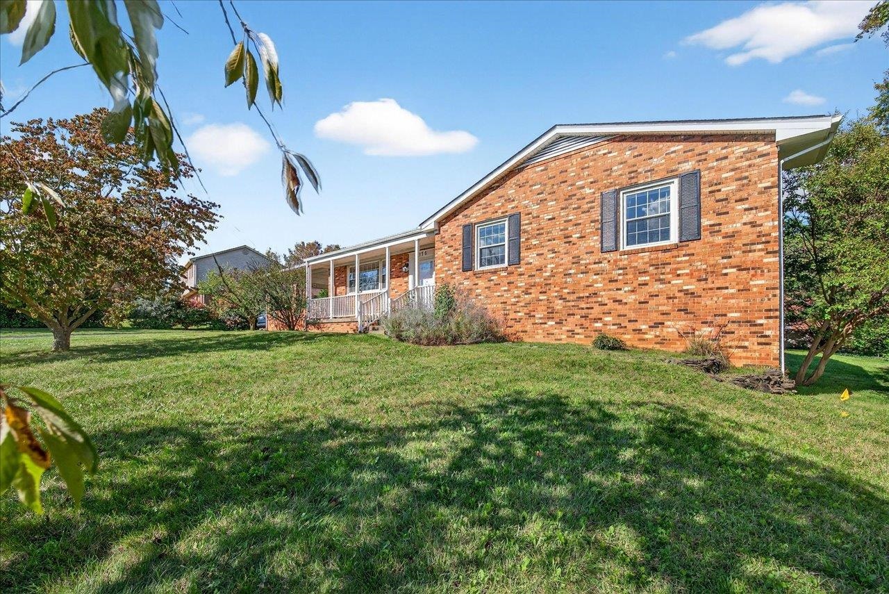 316 LEE DR, WAYNESBORO, Virginia 22980, 3 Bedrooms Bedrooms, ,3 BathroomsBathrooms,Residential,316 LEE DR,669663 MLS # 669663