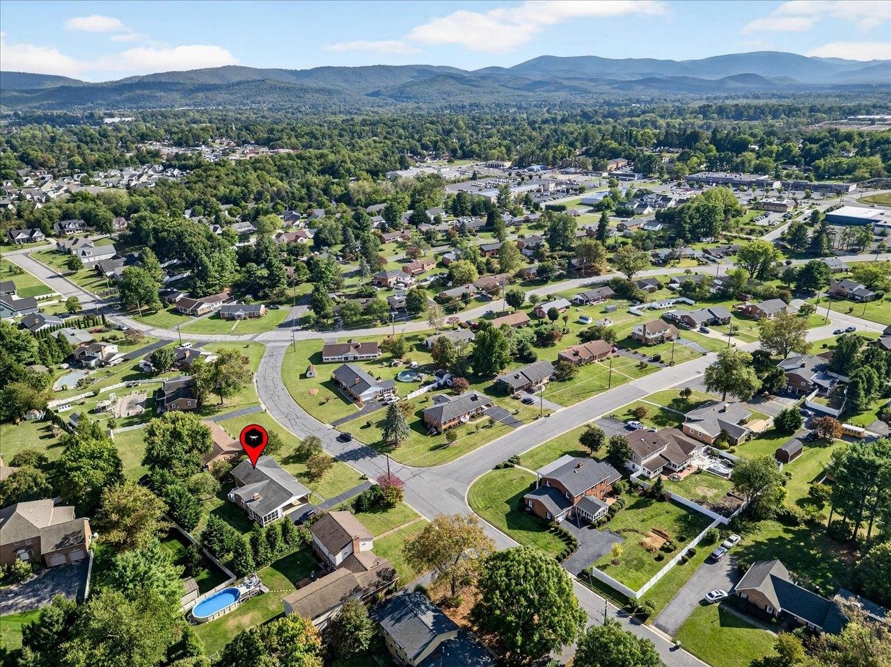 316 LEE DR, WAYNESBORO, Virginia 22980, 3 Bedrooms Bedrooms, ,3 BathroomsBathrooms,Residential,316 LEE DR,669663 MLS # 669663