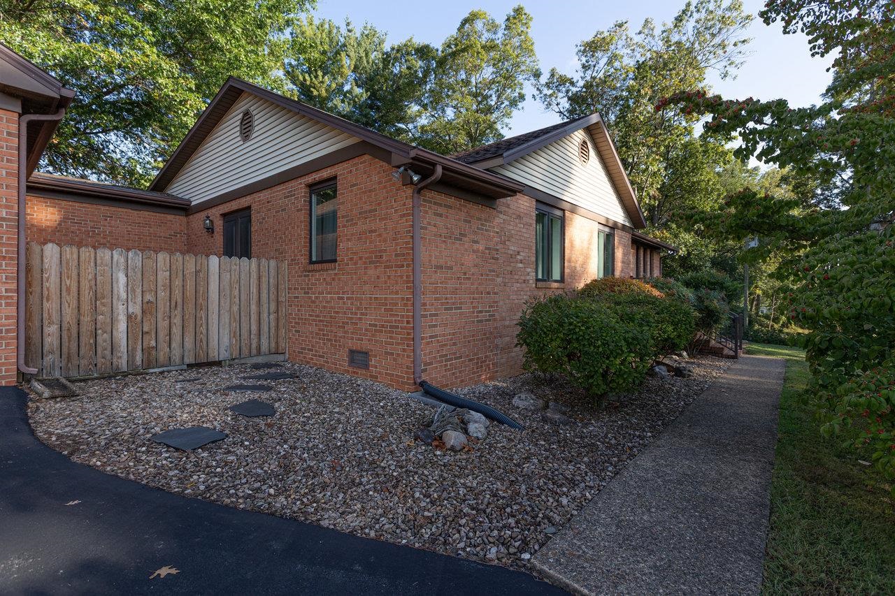 5722 GARDNER LN, BRIDGEWATER, Virginia 22812, 3 Bedrooms Bedrooms, ,2 BathroomsBathrooms,Residential,5722 GARDNER LN,669679 MLS # 669679