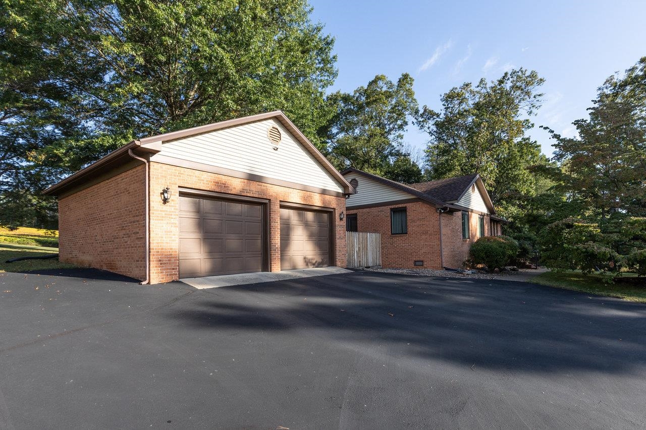 5722 GARDNER LN, BRIDGEWATER, Virginia 22812, 3 Bedrooms Bedrooms, ,2 BathroomsBathrooms,Residential,5722 GARDNER LN,669679 MLS # 669679