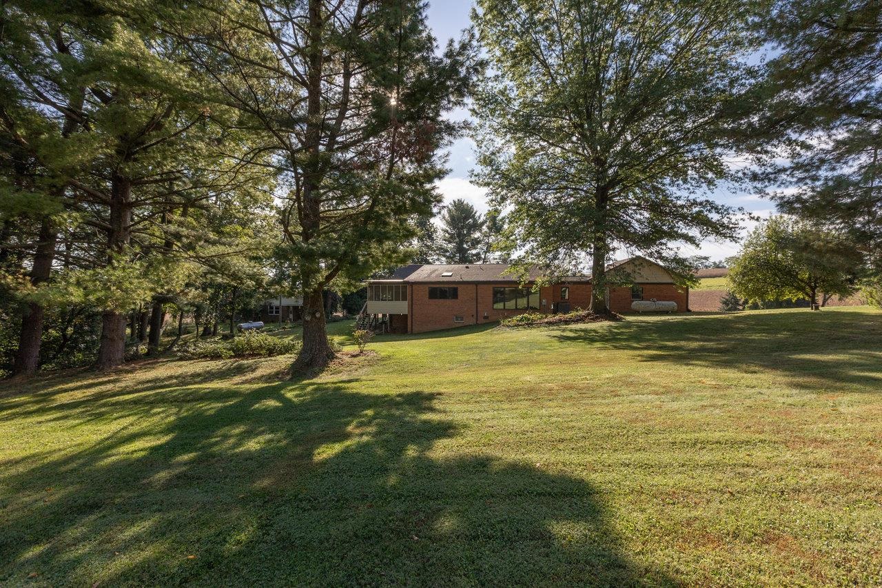 5722 GARDNER LN, BRIDGEWATER, Virginia 22812, 3 Bedrooms Bedrooms, ,2 BathroomsBathrooms,Residential,5722 GARDNER LN,669679 MLS # 669679