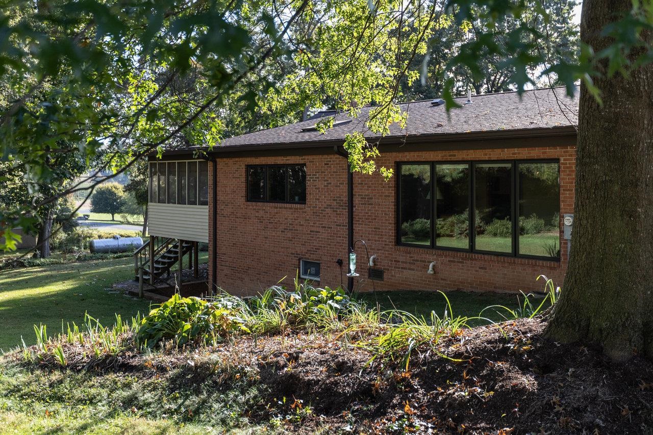 5722 GARDNER LN, BRIDGEWATER, Virginia 22812, 3 Bedrooms Bedrooms, ,2 BathroomsBathrooms,Residential,5722 GARDNER LN,669679 MLS # 669679