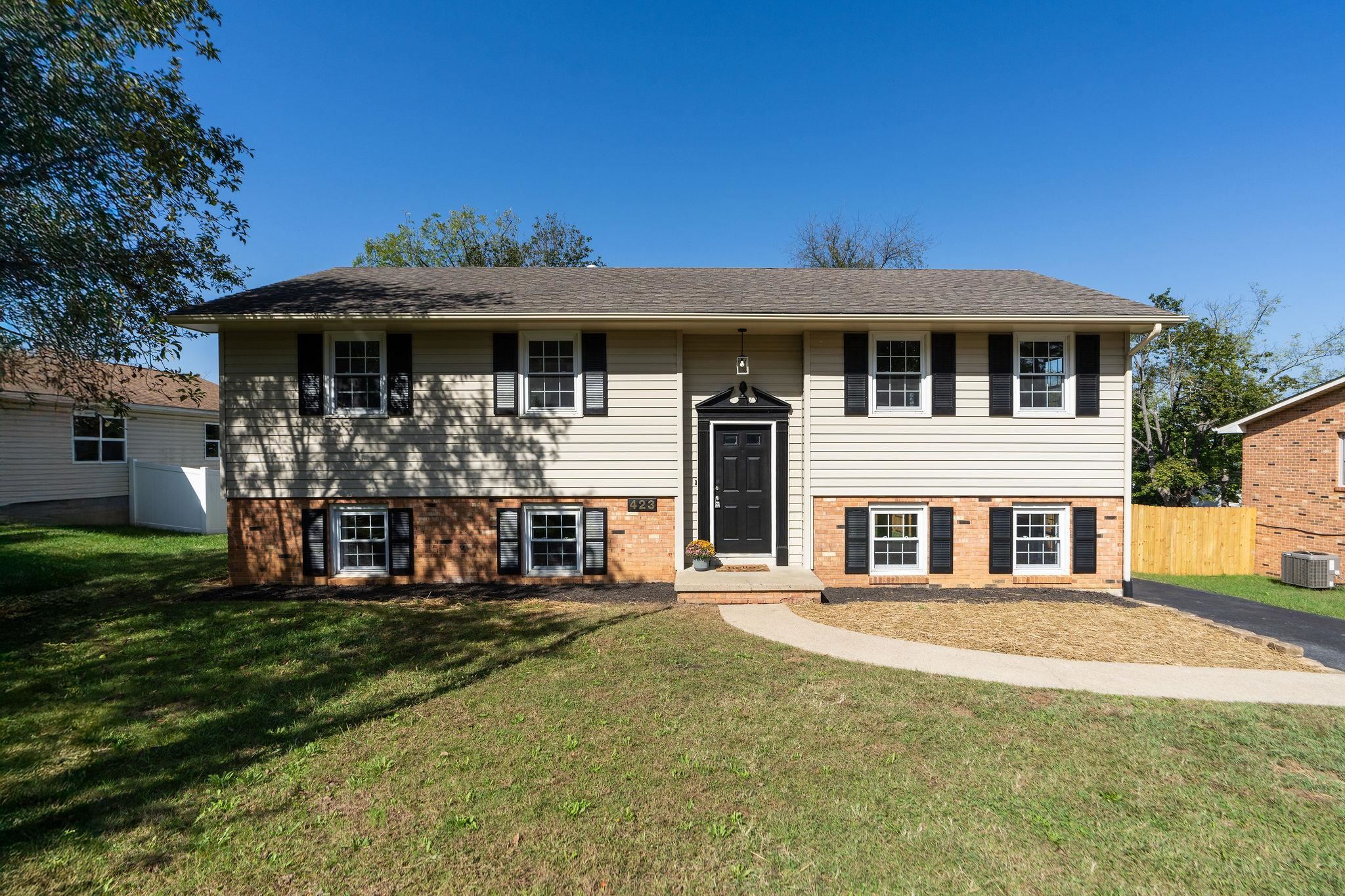 423 WOODLAND CIR, WAYNESBORO, Virginia 24401, 4 Bedrooms Bedrooms, ,2 BathroomsBathrooms,Residential,423 WOODLAND CIR,669686 MLS # 669686