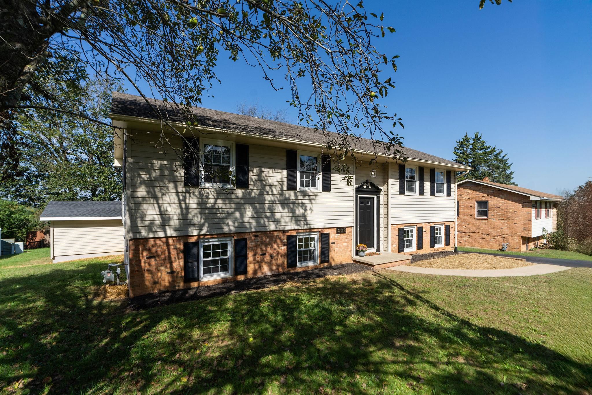 423 WOODLAND CIR, WAYNESBORO, Virginia 24401, 4 Bedrooms Bedrooms, ,2 BathroomsBathrooms,Residential,423 WOODLAND CIR,669686 MLS # 669686