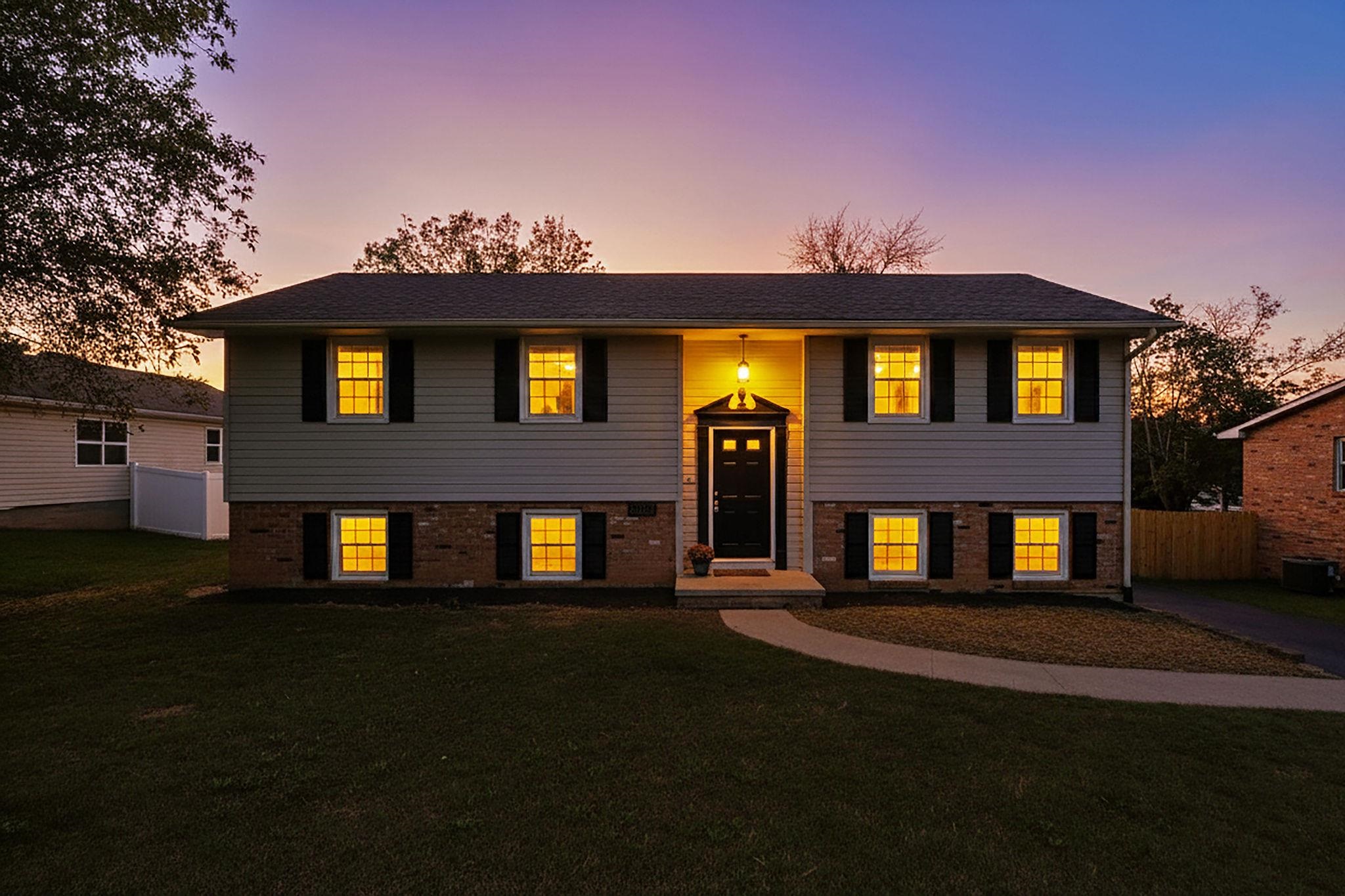 423 WOODLAND CIR, WAYNESBORO, Virginia 24401, 4 Bedrooms Bedrooms, ,2 BathroomsBathrooms,Residential,423 WOODLAND CIR,669686 MLS # 669686