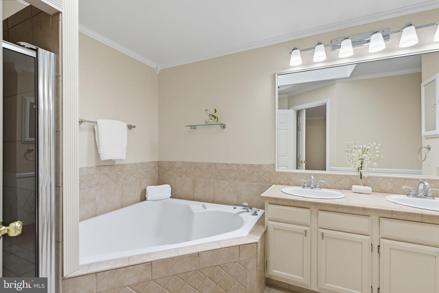 13064 QUARTZ LN, CLIFTON, Virginia 20124, 3 Bedrooms Bedrooms, ,2 BathroomsBathrooms,Residential,For sale,13064 QUARTZ LN,VAFX2265004 MLS # VAFX2265004