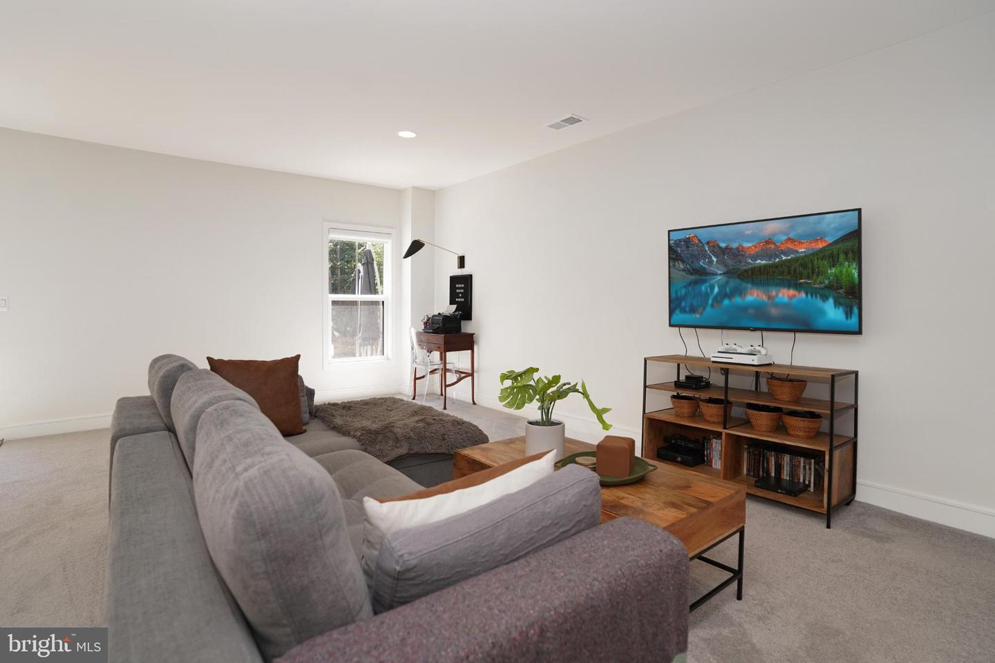 41405 GENTLE WIND PL, ALDIE, Virginia 20105, 4 Bedrooms Bedrooms, 8 Rooms Rooms,3 BathroomsBathrooms,Residential,For sale,41405 GENTLE WIND PL,VALO2106256 MLS # VALO2106256