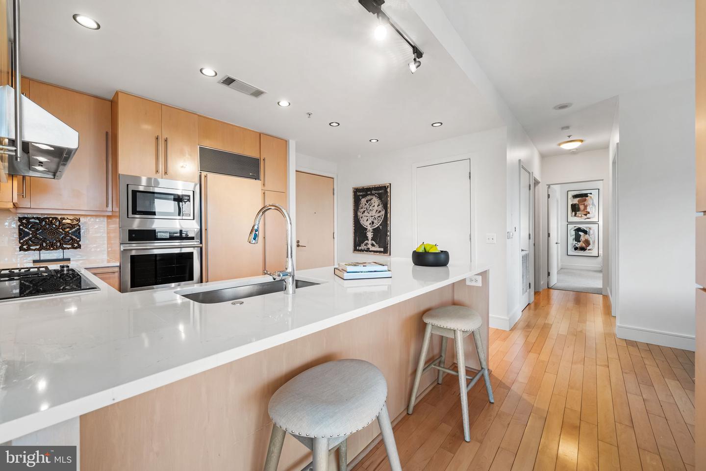 2001 15TH ST N #1611, ARLINGTON, Virginia 22201, 2 Bedrooms Bedrooms, ,2 BathroomsBathrooms,Residential,For sale,2001 15TH ST N #1611,VAAR2063298 MLS # VAAR2063298