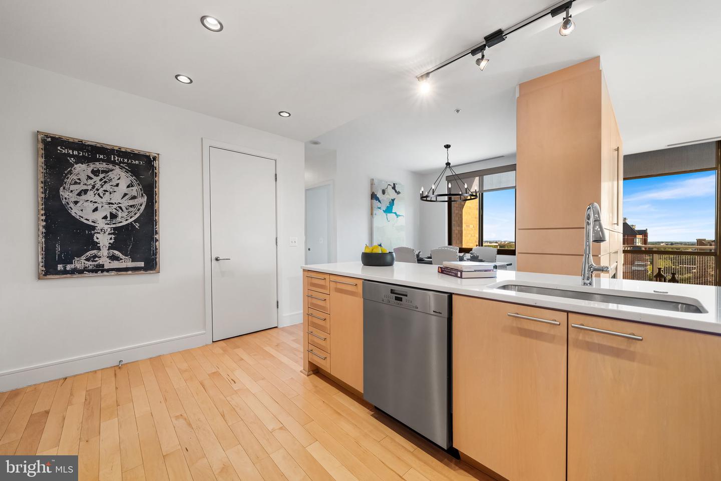 2001 15TH ST N #1611, ARLINGTON, Virginia 22201, 2 Bedrooms Bedrooms, ,2 BathroomsBathrooms,Residential,For sale,2001 15TH ST N #1611,VAAR2063298 MLS # VAAR2063298