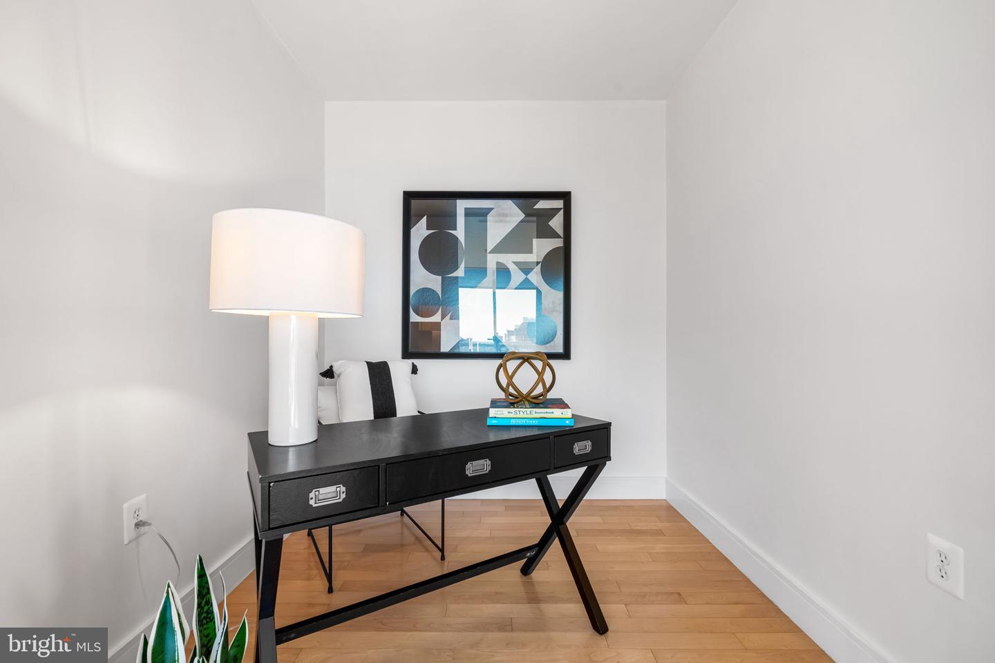 2001 15TH ST N #1611, ARLINGTON, Virginia 22201, 2 Bedrooms Bedrooms, ,2 BathroomsBathrooms,Residential,For sale,2001 15TH ST N #1611,VAAR2063298 MLS # VAAR2063298