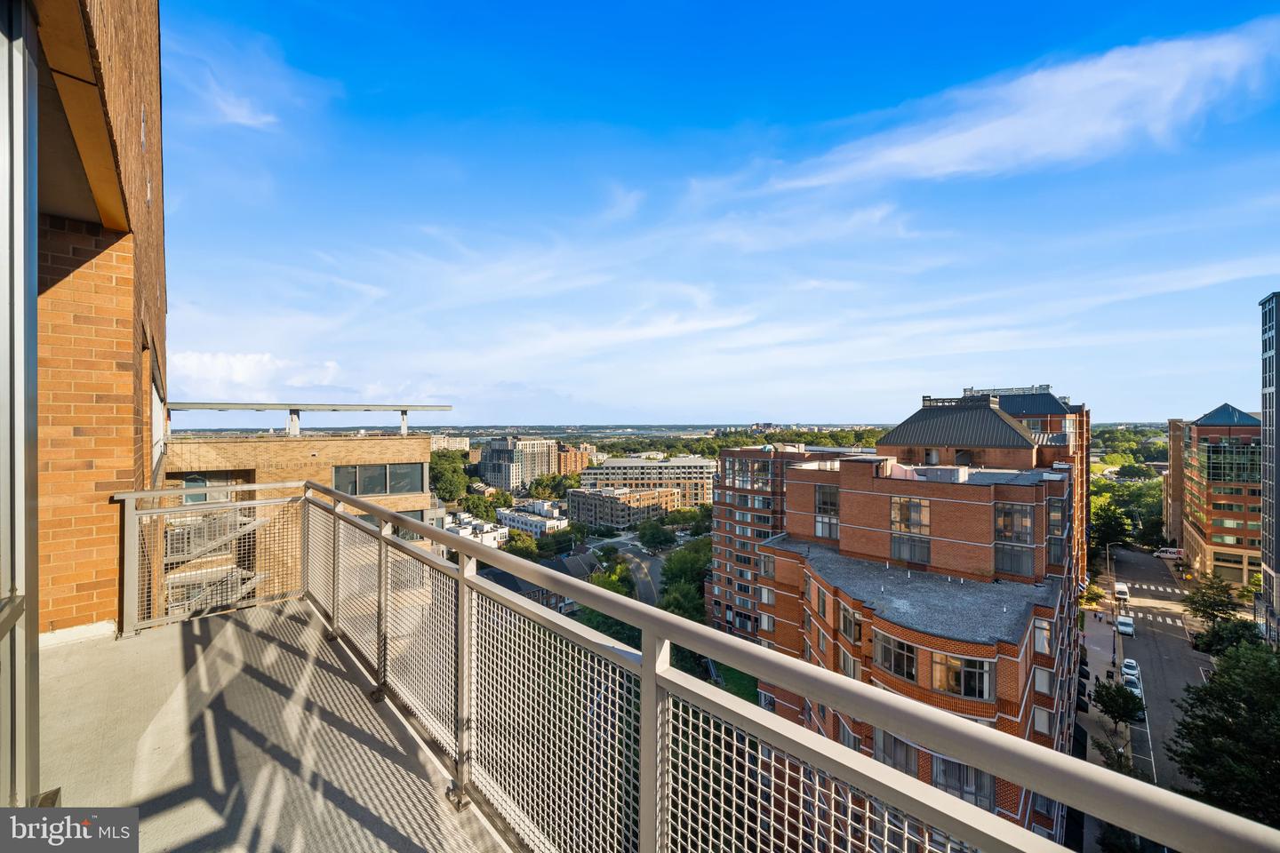 2001 15TH ST N #1611, ARLINGTON, Virginia 22201, 2 Bedrooms Bedrooms, ,2 BathroomsBathrooms,Residential,For sale,2001 15TH ST N #1611,VAAR2063298 MLS # VAAR2063298