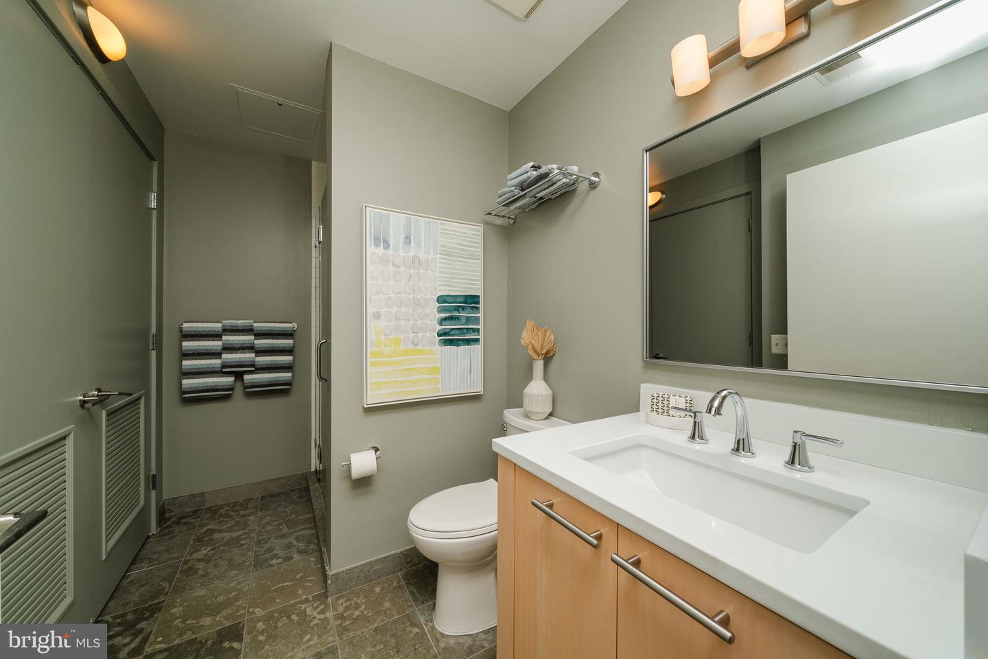 2001 15TH ST N #1611, ARLINGTON, Virginia 22201, 2 Bedrooms Bedrooms, ,2 BathroomsBathrooms,Residential,For sale,2001 15TH ST N #1611,VAAR2063298 MLS # VAAR2063298