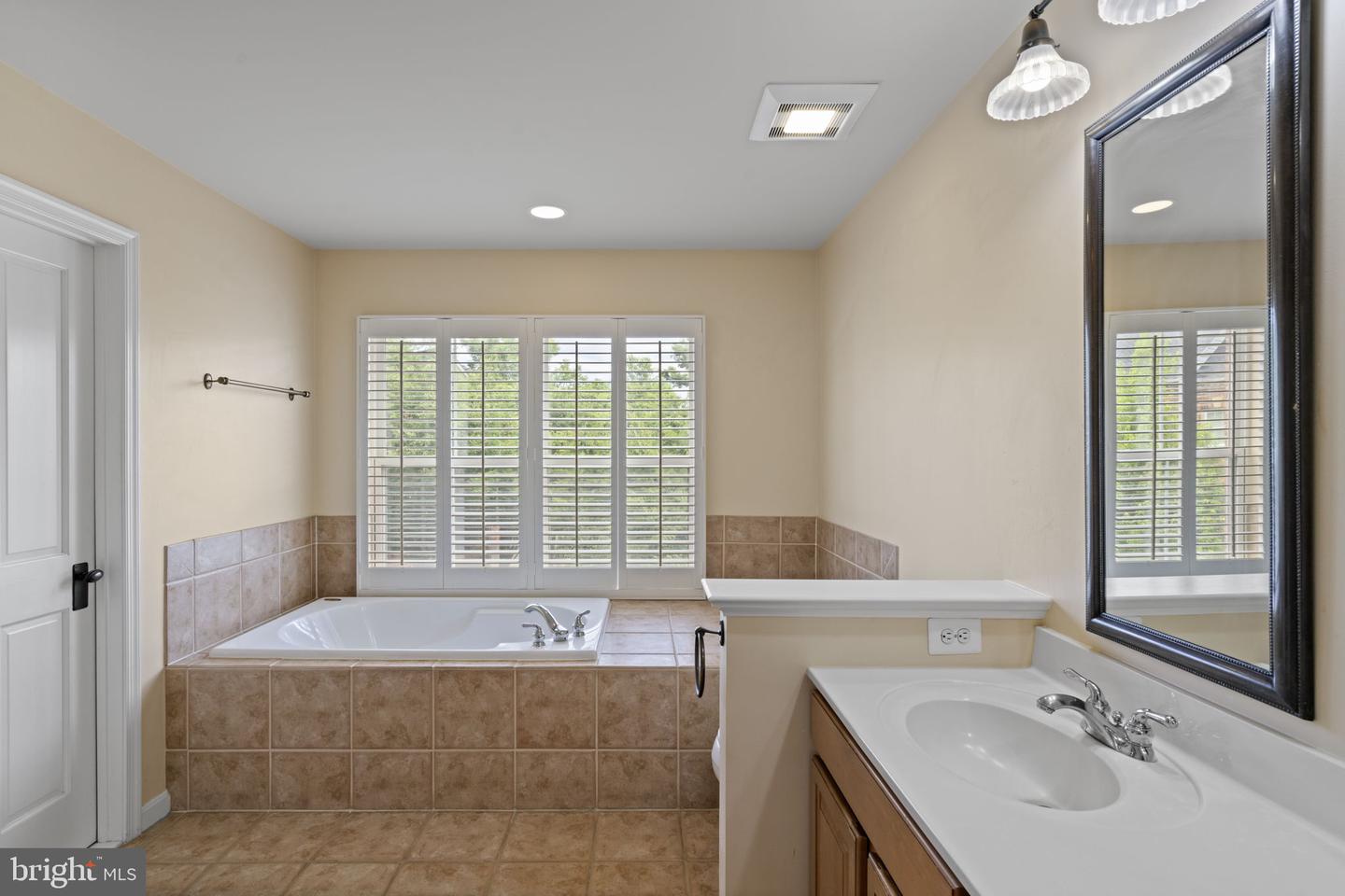 5127 GARDNER DR, ALEXANDRIA, Virginia 22304, 3 Bedrooms Bedrooms, ,2 BathroomsBathrooms,Residential,For sale,5127 GARDNER DR,VAAX2049490 MLS # VAAX2049490