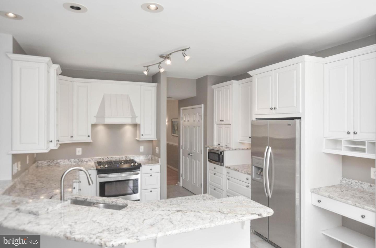 42235 GREEN MEADOW LN, LEESBURG, Virginia 20176, 5 Bedrooms Bedrooms, ,4 BathroomsBathrooms,Residential,For sale,42235 GREEN MEADOW LN,VALO2106502 MLS # VALO2106502