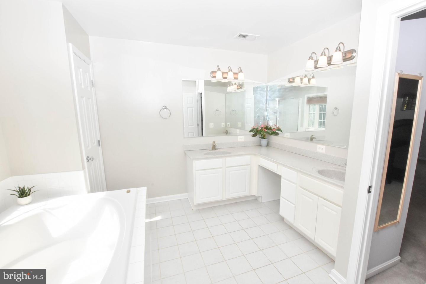 42235 GREEN MEADOW LN, LEESBURG, Virginia 20176, 5 Bedrooms Bedrooms, ,4 BathroomsBathrooms,Residential,For sale,42235 GREEN MEADOW LN,VALO2106502 MLS # VALO2106502
