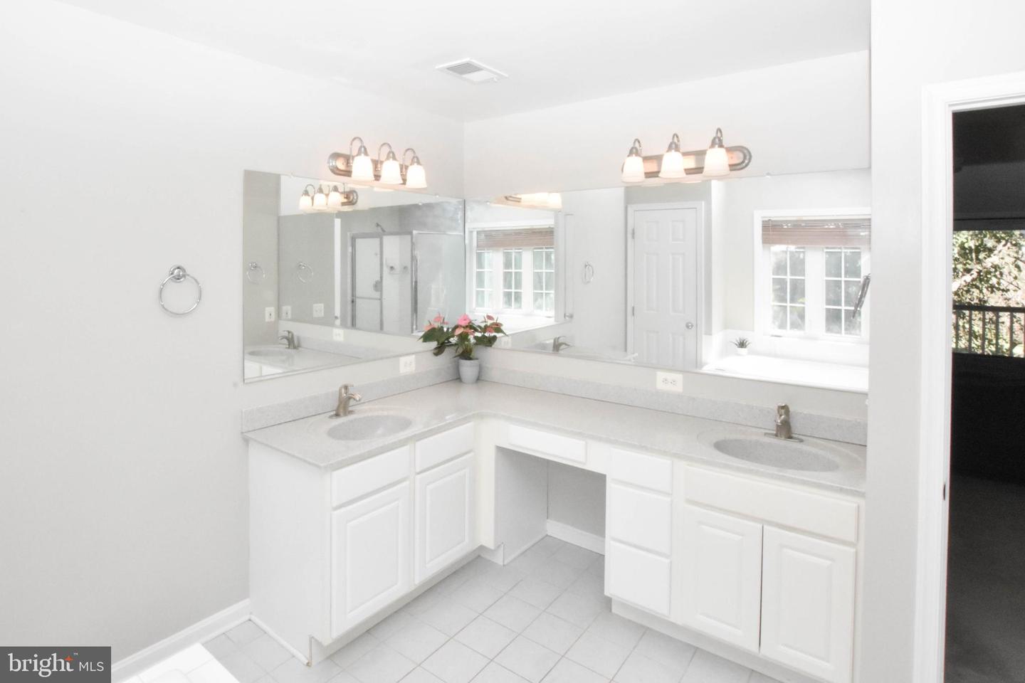 42235 GREEN MEADOW LN, LEESBURG, Virginia 20176, 5 Bedrooms Bedrooms, ,4 BathroomsBathrooms,Residential,For sale,42235 GREEN MEADOW LN,VALO2106502 MLS # VALO2106502