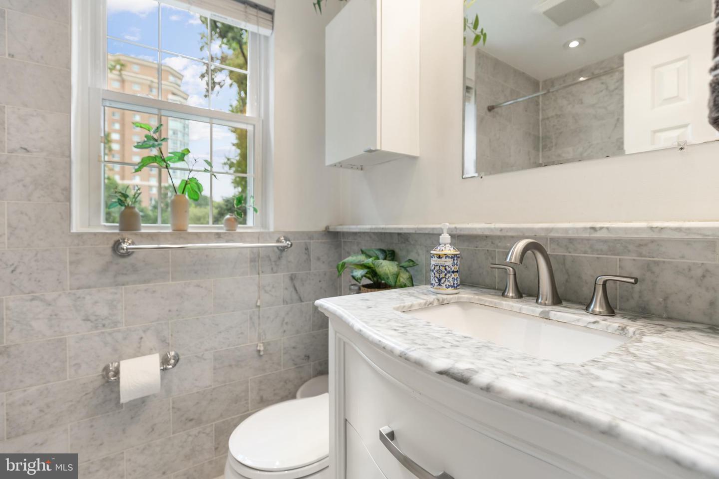 2814 S COLUMBUS ST, ARLINGTON, Virginia 22206, 2 Bedrooms Bedrooms, ,2 BathroomsBathrooms,Residential,For sale,2814 S COLUMBUS ST,VAAX2049512 MLS # VAAX2049512