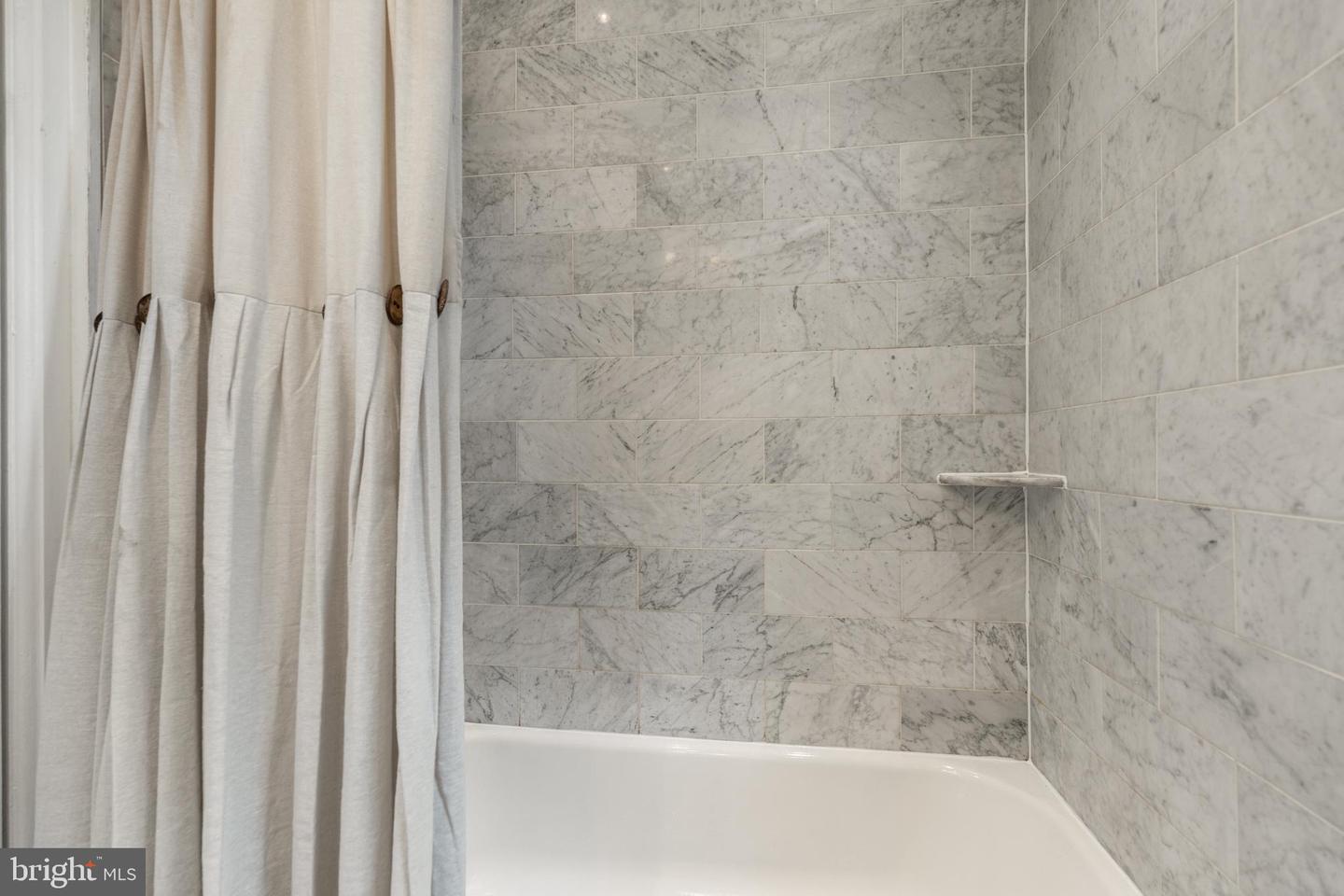 2814 S COLUMBUS ST, ARLINGTON, Virginia 22206, 2 Bedrooms Bedrooms, ,2 BathroomsBathrooms,Residential,For sale,2814 S COLUMBUS ST,VAAX2049512 MLS # VAAX2049512
