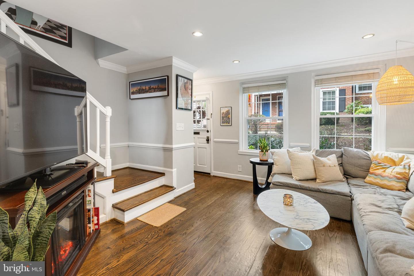 2814 S COLUMBUS ST, ARLINGTON, Virginia 22206, 2 Bedrooms Bedrooms, ,2 BathroomsBathrooms,Residential,For sale,2814 S COLUMBUS ST,VAAX2049512 MLS # VAAX2049512