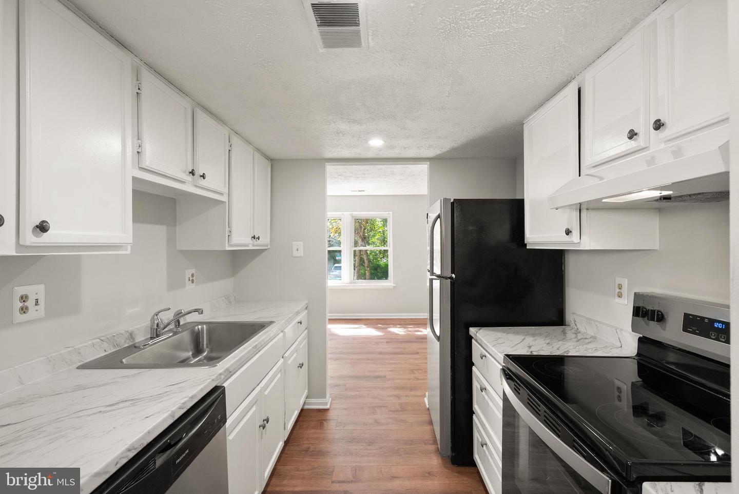 8305 PONDSIDE TER, ALEXANDRIA, Virginia 22309, 3 Bedrooms Bedrooms, ,2 BathroomsBathrooms,Residential,For sale,8305 PONDSIDE TER,VAFX2266420 MLS # VAFX2266420