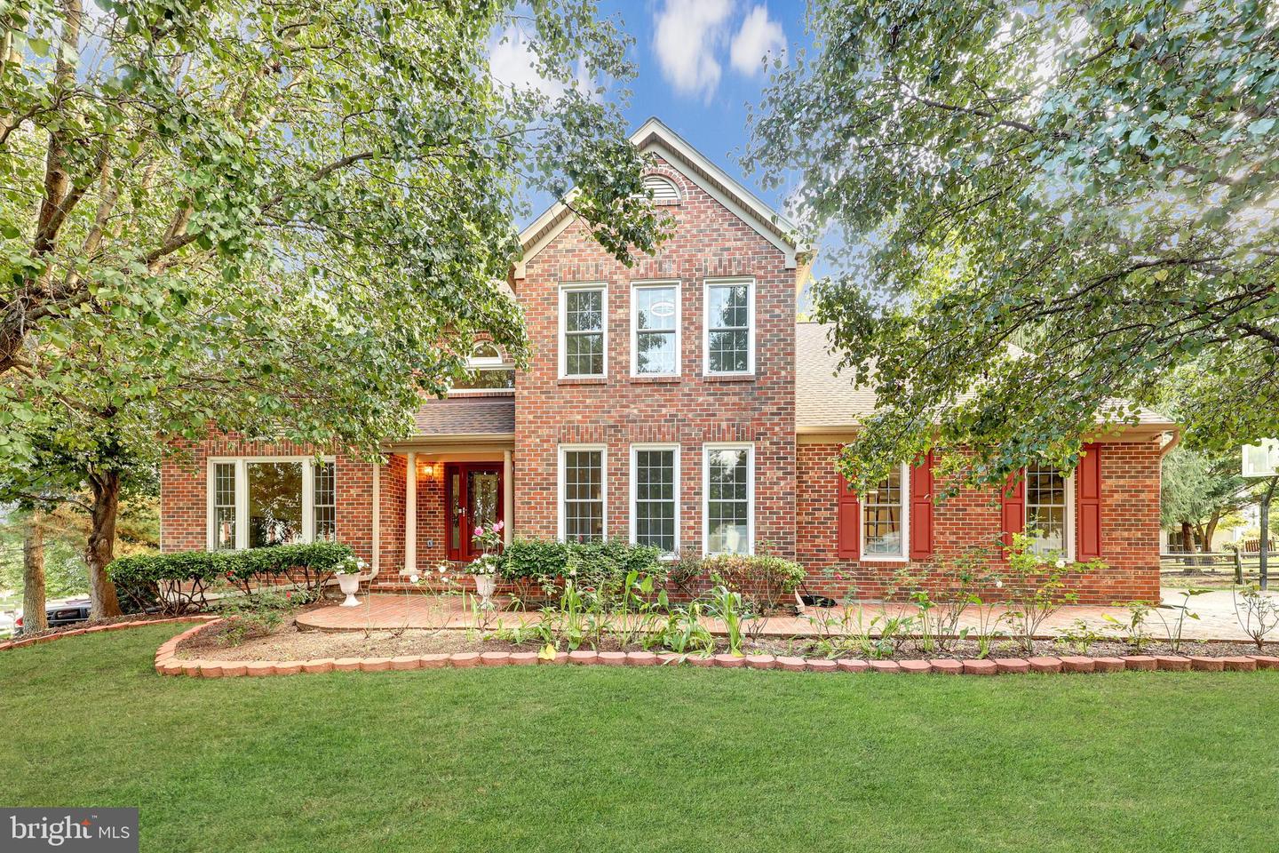15313 SURREY HOUSE WAY, CENTREVILLE, Virginia 20120, 5 Bedrooms Bedrooms, ,4 BathroomsBathrooms,Residential,For sale,15313 SURREY HOUSE WAY,VAFX2267438 MLS # VAFX2267438