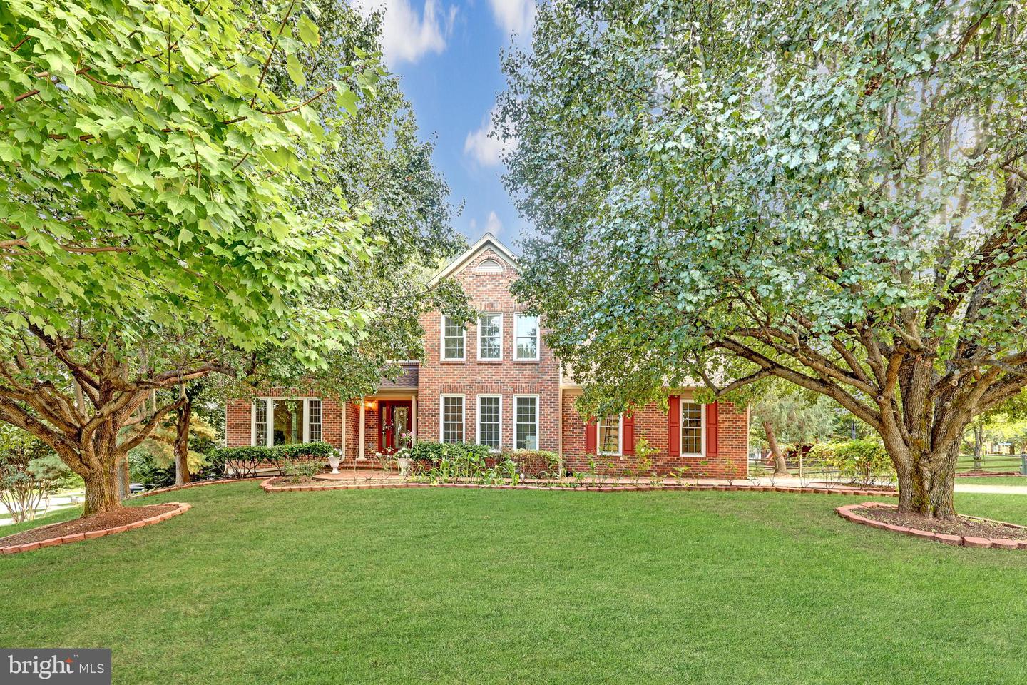 15313 SURREY HOUSE WAY, CENTREVILLE, Virginia 20120, 5 Bedrooms Bedrooms, ,4 BathroomsBathrooms,Residential,For sale,15313 SURREY HOUSE WAY,VAFX2267438 MLS # VAFX2267438