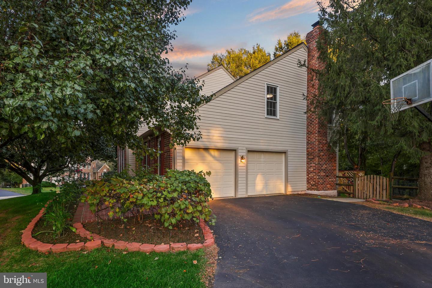 15313 SURREY HOUSE WAY, CENTREVILLE, Virginia 20120, 5 Bedrooms Bedrooms, ,4 BathroomsBathrooms,Residential,For sale,15313 SURREY HOUSE WAY,VAFX2267438 MLS # VAFX2267438