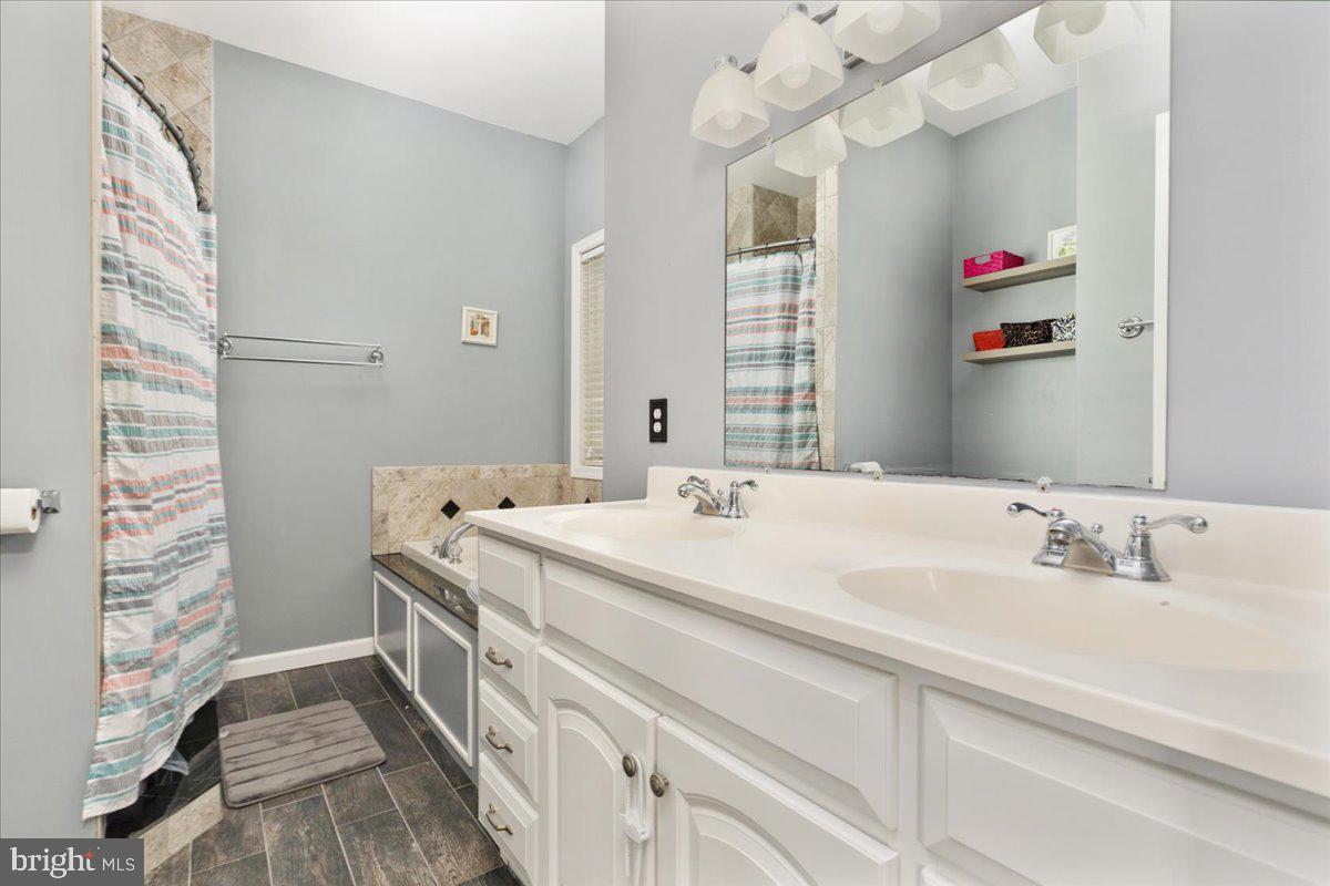 126 LOCUST TREE LN, FRONT ROYAL, Virginia 22630, 3 Bedrooms Bedrooms, ,3 BathroomsBathrooms,Residential,For sale,126 LOCUST TREE LN,VAWR2012302 MLS # VAWR2012302
