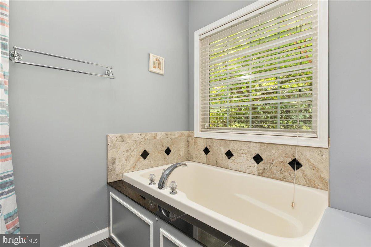 126 LOCUST TREE LN, FRONT ROYAL, Virginia 22630, 3 Bedrooms Bedrooms, ,3 BathroomsBathrooms,Residential,For sale,126 LOCUST TREE LN,VAWR2012302 MLS # VAWR2012302
